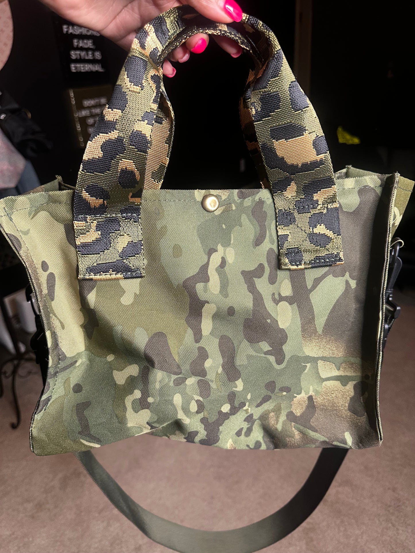 Cargo purse
