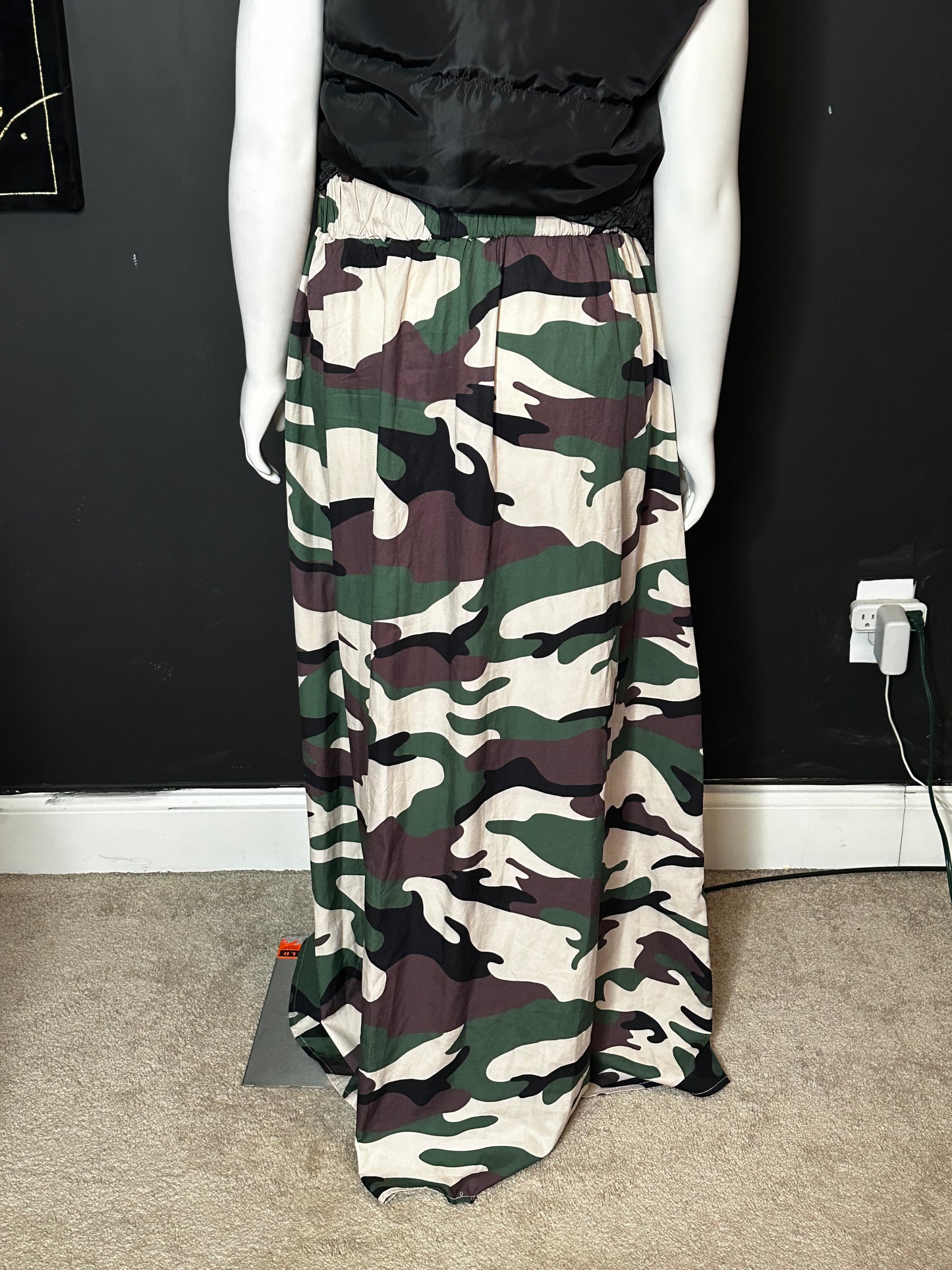 Boutique maxi skirt-L
