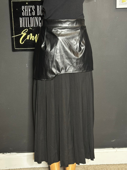 Boutique skirt- L(10)